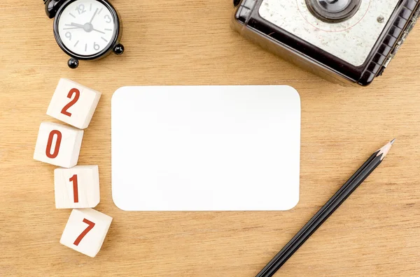 Red 2017 New year number on Wooden Table top with paper card,ala — Stock Photo, Image