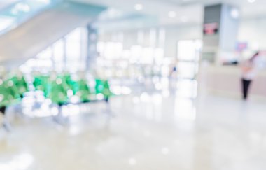 Arka plan bulanık, bekleyen hasta hastane doktora. v