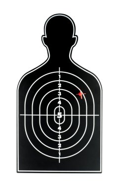 Siyah insan şekli dart tahtası beyaz kağıt üzerinde kırmızı ok ile
