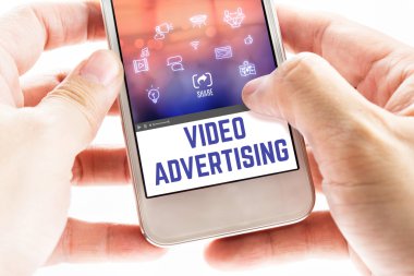 Wo reklam Video ile iki el holding cep telefonunuzu kapatın