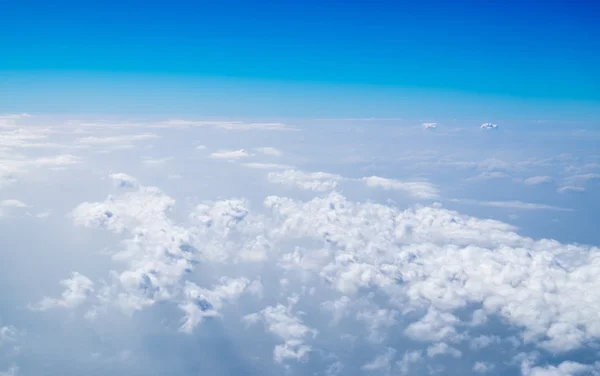 Vista aérea da nuvem e do céu do avião, Conceito de viagem — Fotografia de Stock