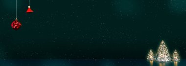 Mutlu noel ağacı parlayan lamba ışıkları koyu mavi arka planda asılı kırmızı takılar ve kar yağıyor. Bayram etkinliği için tasarım veya davetiye kartı için pankart.