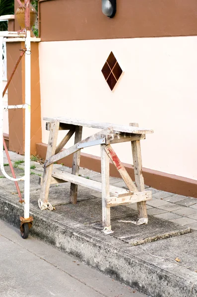 Holzgerüst auf Hausbaustelle — Stockfoto