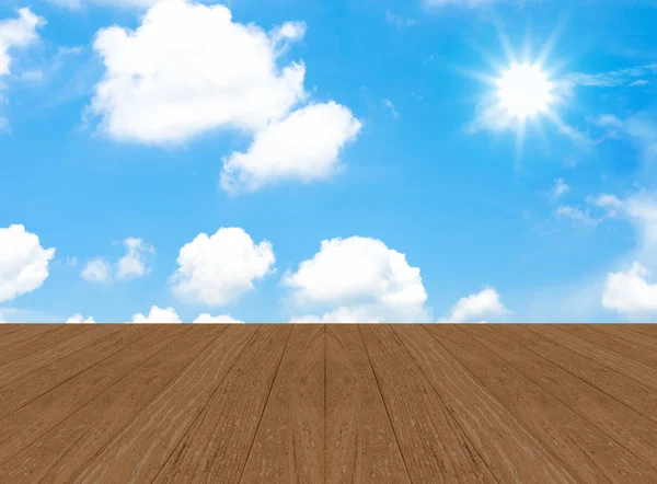 Cielo con sol y suelo de madera — Foto de Stock