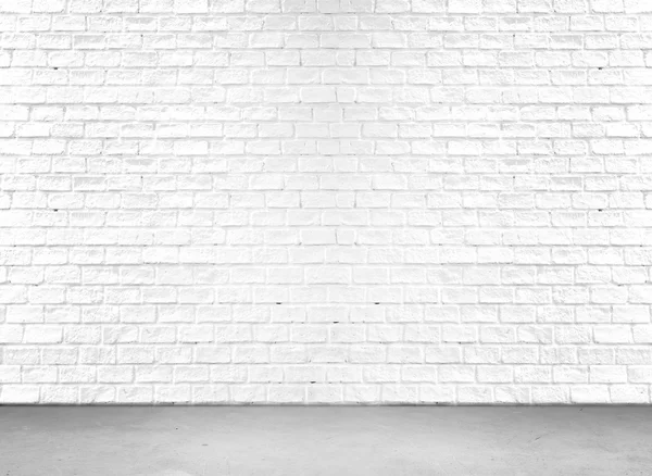 Стена из белого кирпича и цементный пол — стоковое фото