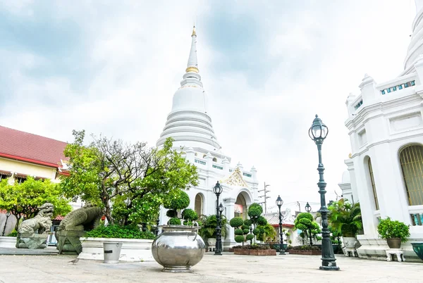 Pagode em Wat Phichaiyatikaram templo , — Fotografia de Stock