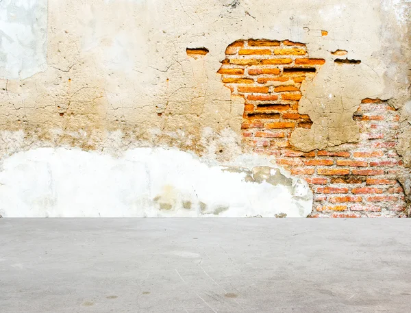 Stanza vuota con muro di mattoni crepa — Foto Stock