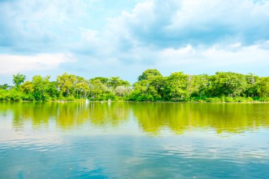 Reflecţie de cer la lagună