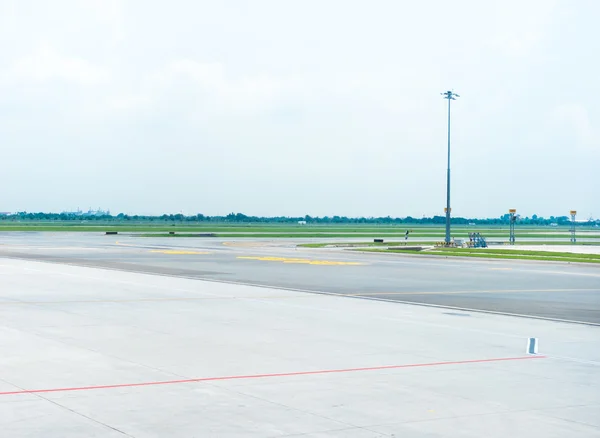 Landebahn im Flughafen — Stockfoto