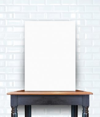 Tuğla Kiremit duvar, Templat, antika ahşap masa boş poster