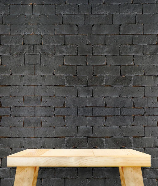 Mesa na parede telhas de tijolo , — Fotografia de Stock