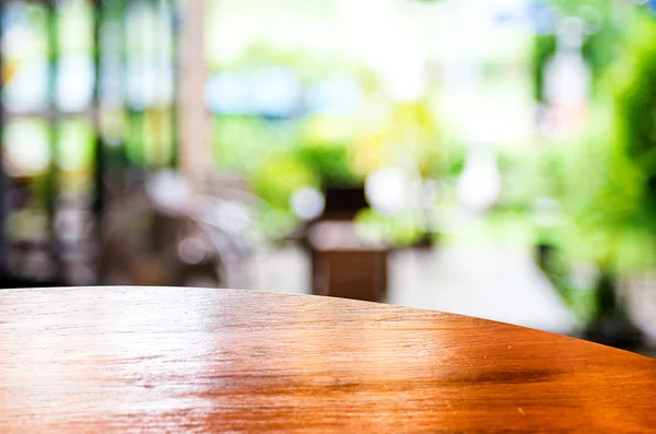 Lege ronde tafelblad bij koffie shop — Stockfoto