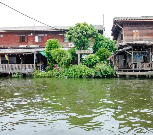 House alongside canal , — Stock Photo, Image