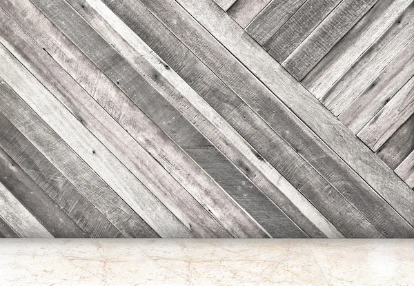 Leerer Raum mit diagonaler Holzwand — Stockfoto