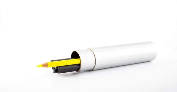 Yellow pencil outstanding from black pencil in round pencil box — Stock Photo, Image