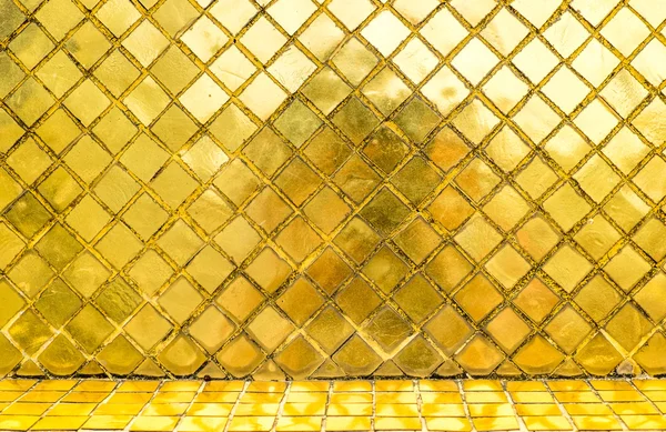 Brillante pared de azulejos de mosaico de oro, textura de fondo —  Fotos de Stock