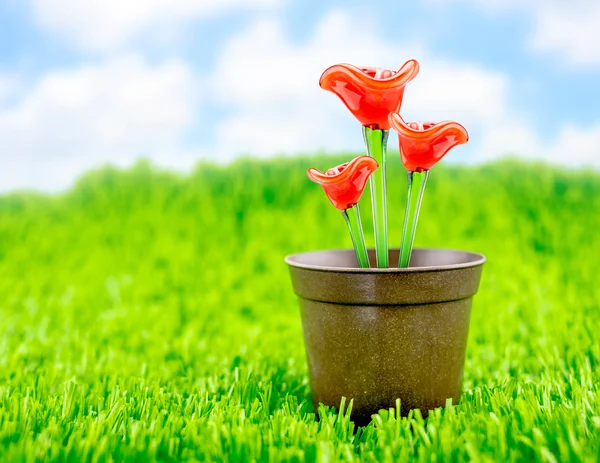 Flores rojas hechas de vidrio — Foto de Stock