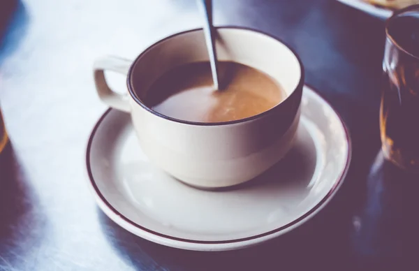 Vintage filter : Thailand Local coffee in cup on table,street ca — ストック写真