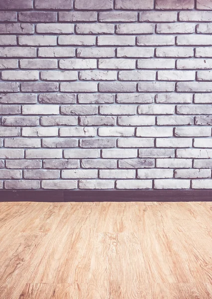 빈티지 필터: 비어 있는 회색 벽돌 벽과 내부 관점 — 스톡 사진