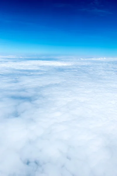 Mavi gökyüzü ve bulut üst — Stok fotoğraf