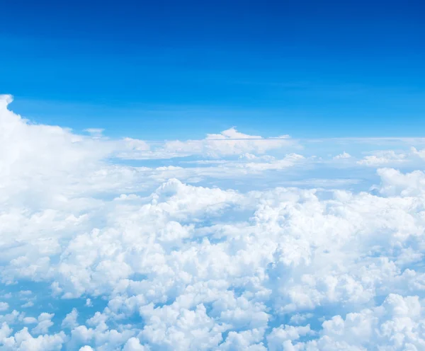 Μπλε του ουρανού και το σύννεφο κορυφή — Φωτογραφία Αρχείου