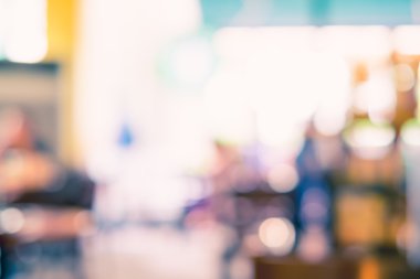 İnsanlar kafede arka plan bulanıklık