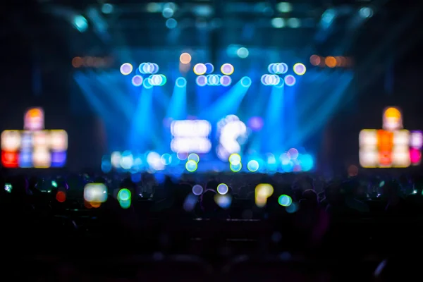 Seyirci ile konser bokeh aydınlatma — Stok fotoğraf