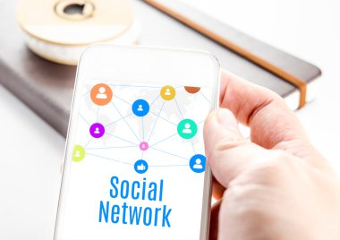 el kadar akıllı telefon tutarak kapatmak