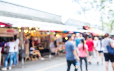 insanlar markette alışveriş