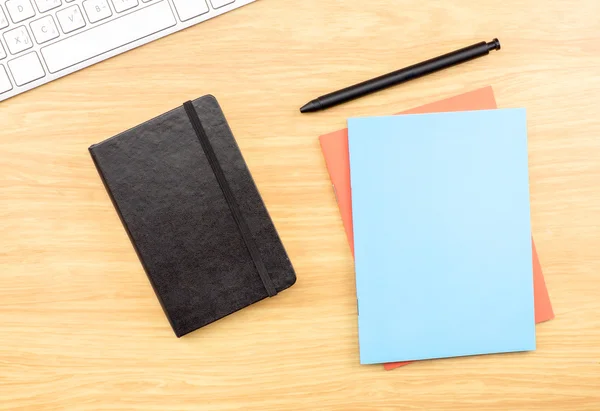 Caderno em branco preto, azul e laranja — Fotografia de Stock