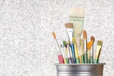 Kullanılan grup kovaya fırçalar