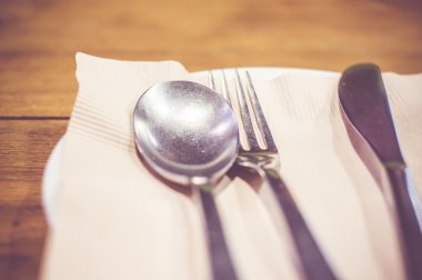 Kaşık kadar yakın, çatal