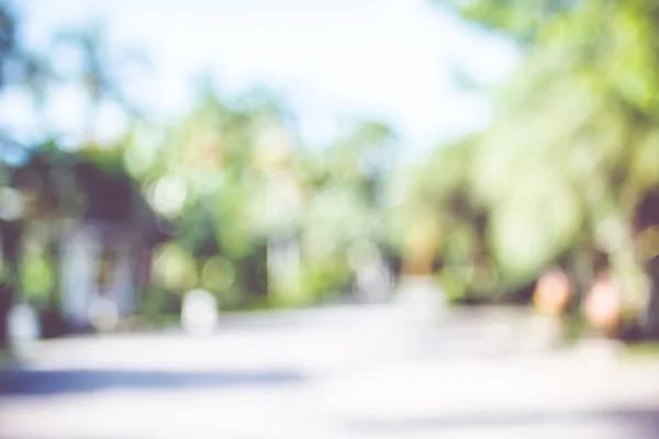 Parque al aire libre con árboles y luz bokeh — Foto de Stock