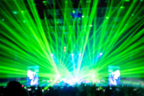 Seyirci ile konser bokeh aydınlatma