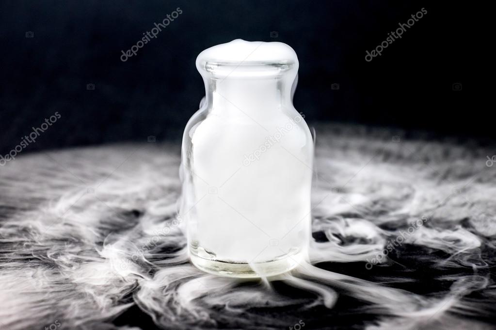 Resultado de imagen para humo en una botella