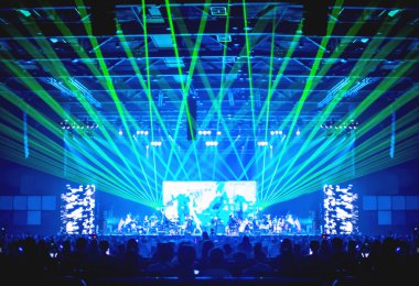 Seyirci ile konser bokeh aydınlatma