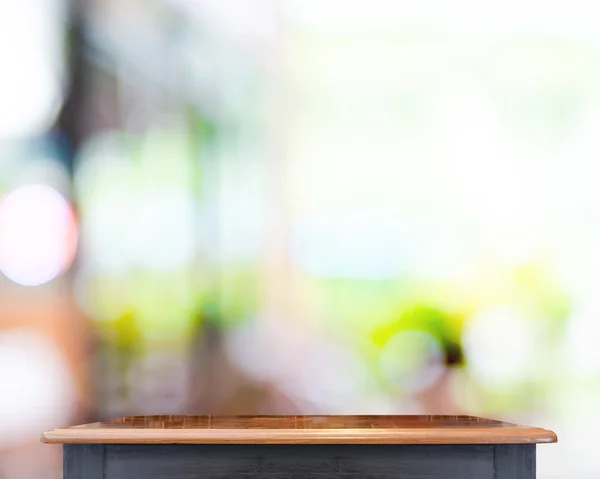 Vazio preto vintage tampo de mesa na loja desfocado fundo com b — Fotografia de Stock
