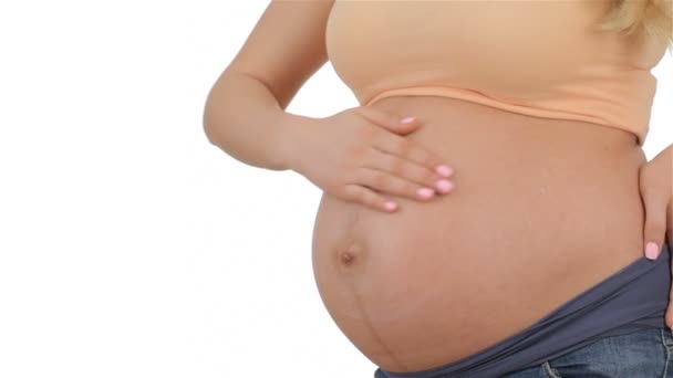 Mulher grávida esfrega a barriga — Vídeo de Stock