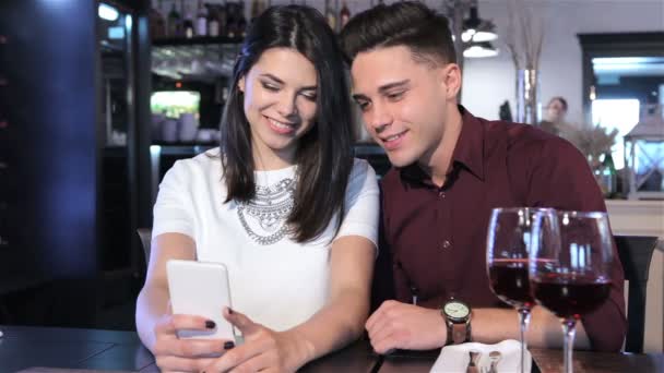 Woman shows something on her phone to her boyfriend — Stock Video