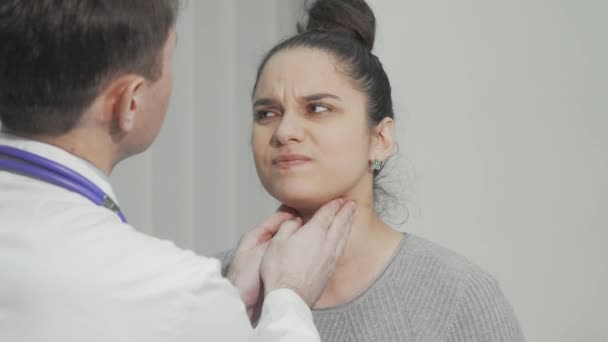 Enfermera paciente en examen médico en el hospital — Vídeo de stock