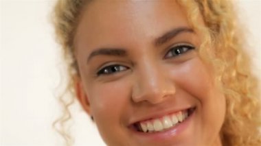 Melez kız yakın portre