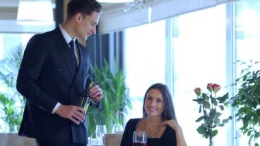 Restoranda düğün yıldönümü kutlamaları