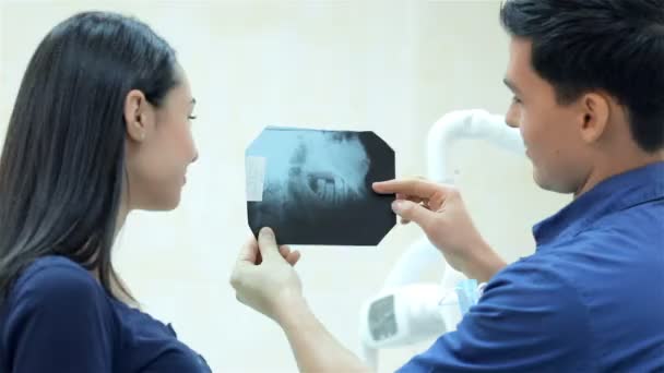 Röntgen av tänderna av patienten — Stockvideo