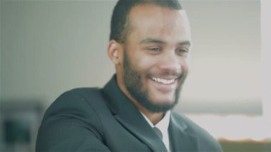 Afrikalı genç işadamı portresi