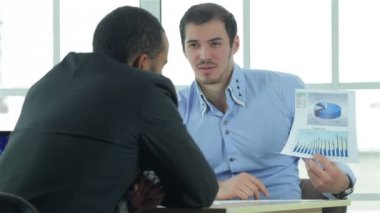 İş planı kabul iki emin iş adamı