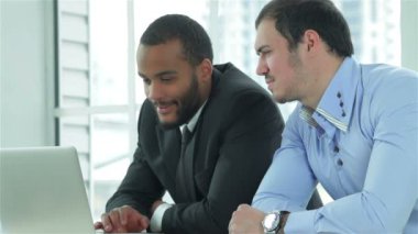 İyi iş iki emin iş adamı