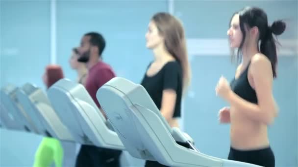 Γυμναστήριο, τρέξιμο ατόμων — Αρχείο Βίντεο