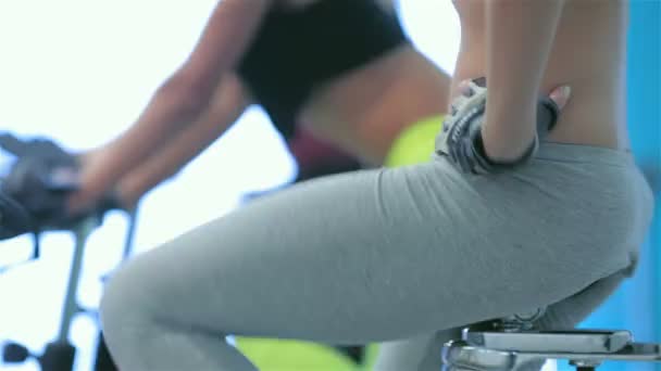 Detailní záběr sexuální a sportovní bříško chodidla — Stock video