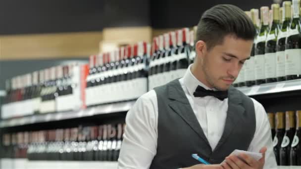 Side view of confident young sommelier — Stock Video