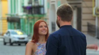 Kız sarılma adam Önden Görünüm